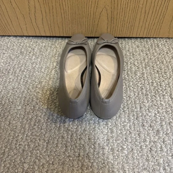 Rockport "Laylani Total Motion" Size 8.5M Solid Taupe Closed Toe Ballerina Flats - Picture 3 of 6